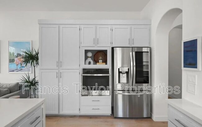 Building Photo - 1042 Alexandra Ln