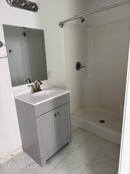 Building Photo - 212 E 2nd St