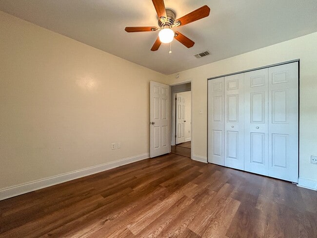 Building Photo - Beautiful 2/1.5 Townhome in Cedar Ridge-717A