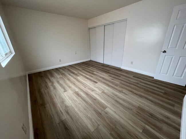 Building Photo - 3205-3207 42nd St.