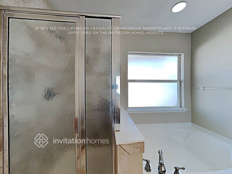 Building Photo - 12390 Deersong Dr