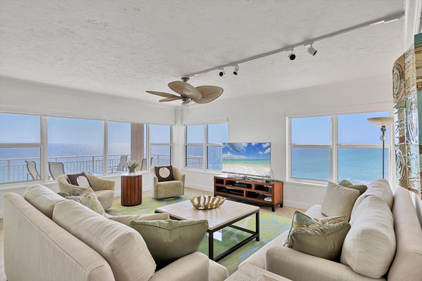 Building Photo - 601 Longboat Club Rd