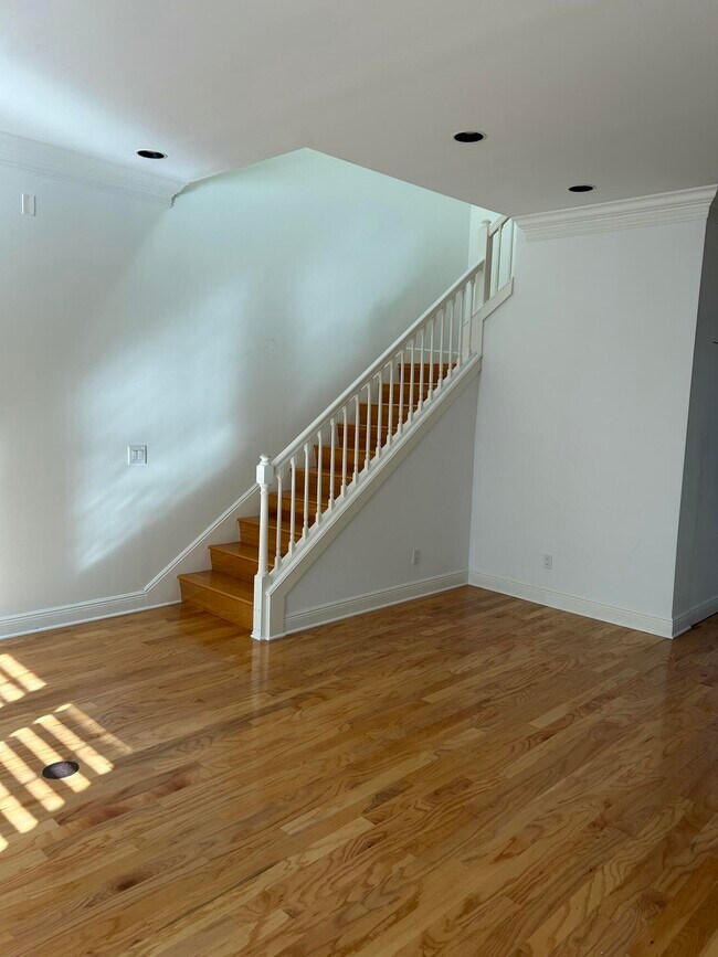 Building Photo - 11627 SE Florida Ave