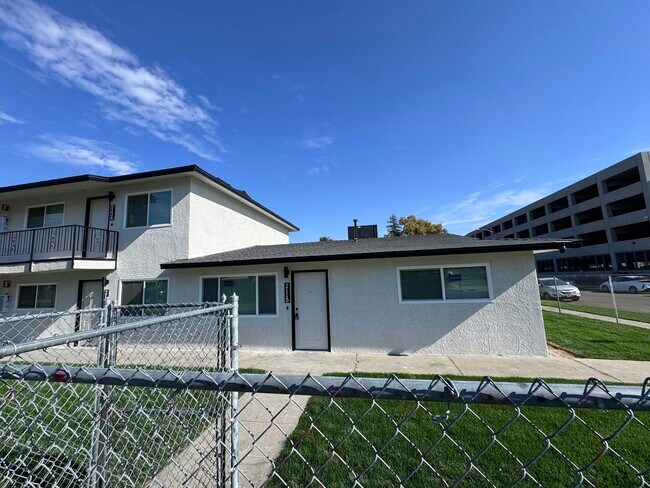 Building Photo - 2124 N Glenn Ave