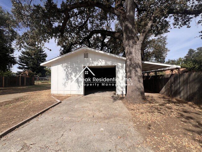 Building Photo - 6101 Mariposa Ave