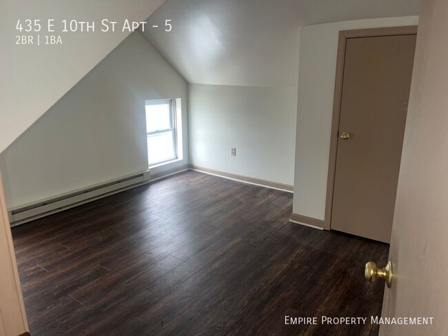 Building Photo - 2 bed, 1 bath Northampton (2nd & 3rd Floor...