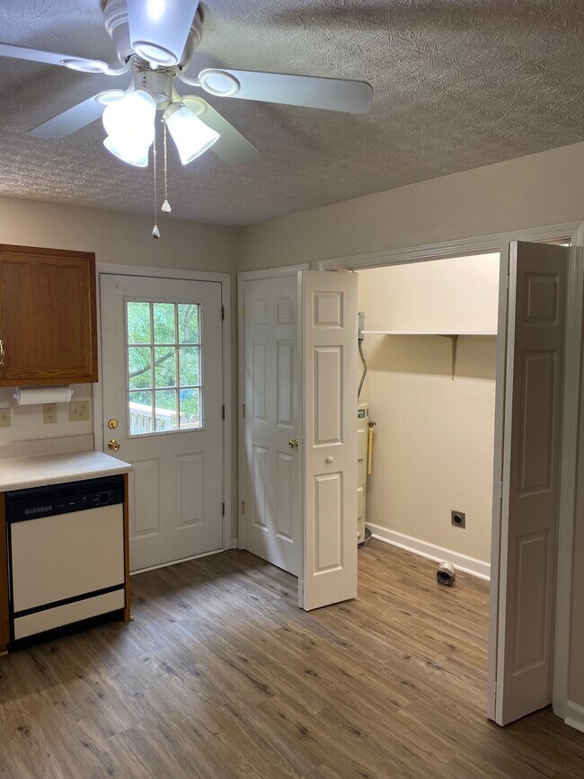 Building Photo - 409 Filter Plant Rd