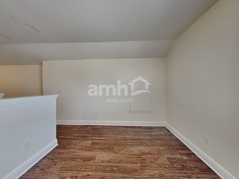 Building Photo - 1312 Celery Ave