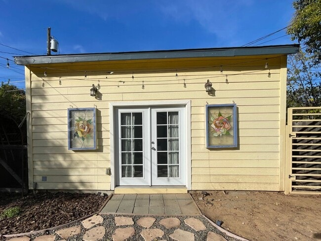 Building Photo - 4941 10th Ave