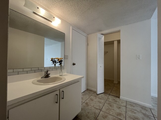 Building Photo - 4354 NW 9th Ave