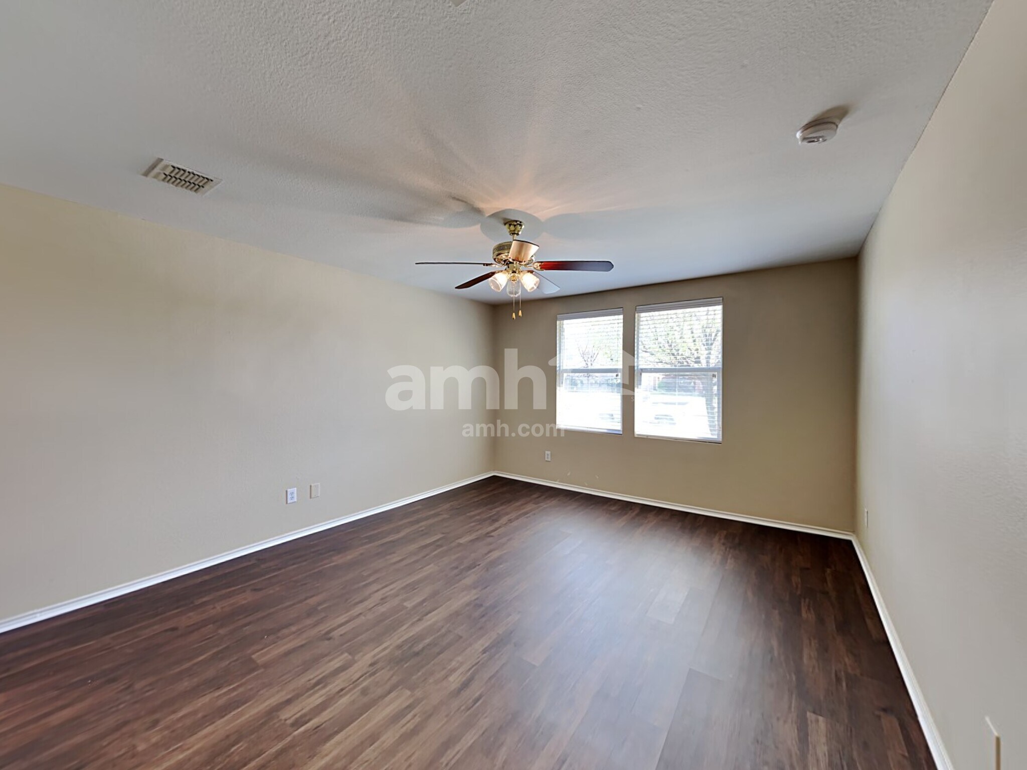 Building Photo - 1021 Bumble Bee Dr