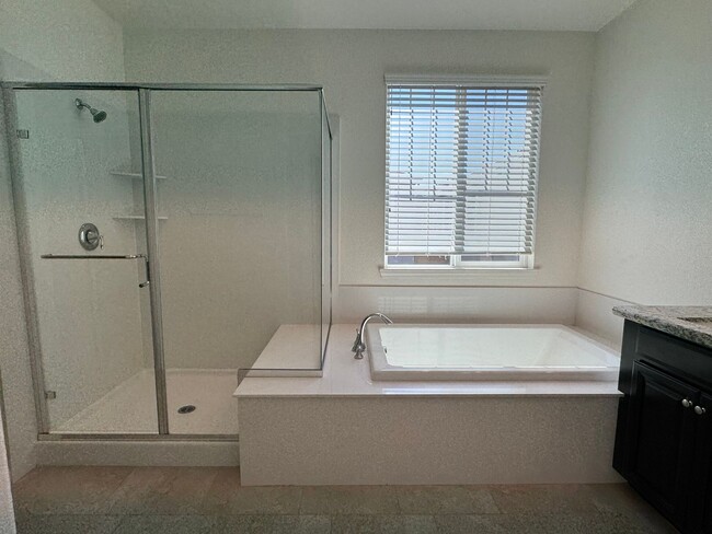 Building Photo - West Roseville home with solar - avail 5/15