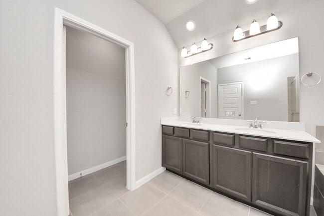 Building Photo - 518 Ellwood Terrace Ln