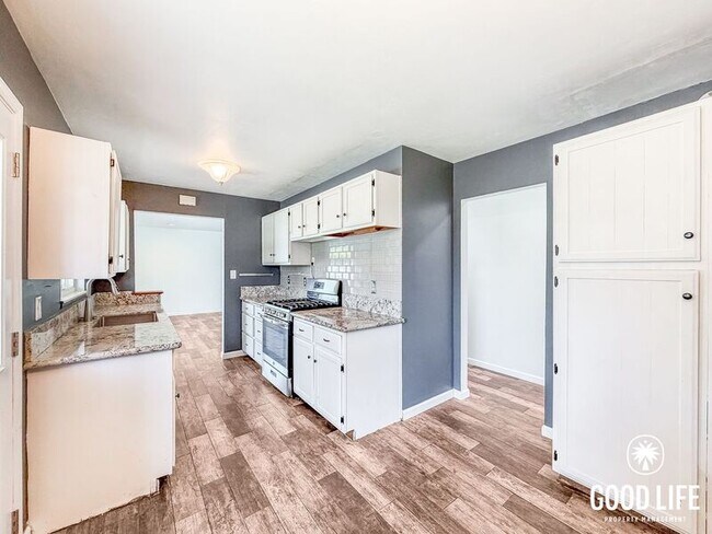Building Photo - 8051 San Carlos Dr