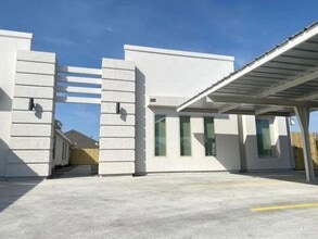 Building Photo - 2701 Sage Dr