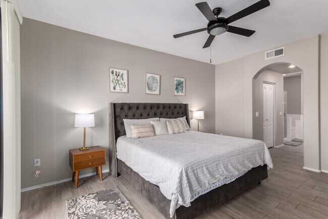 Building Photo - 705 W Queen Creek Rd