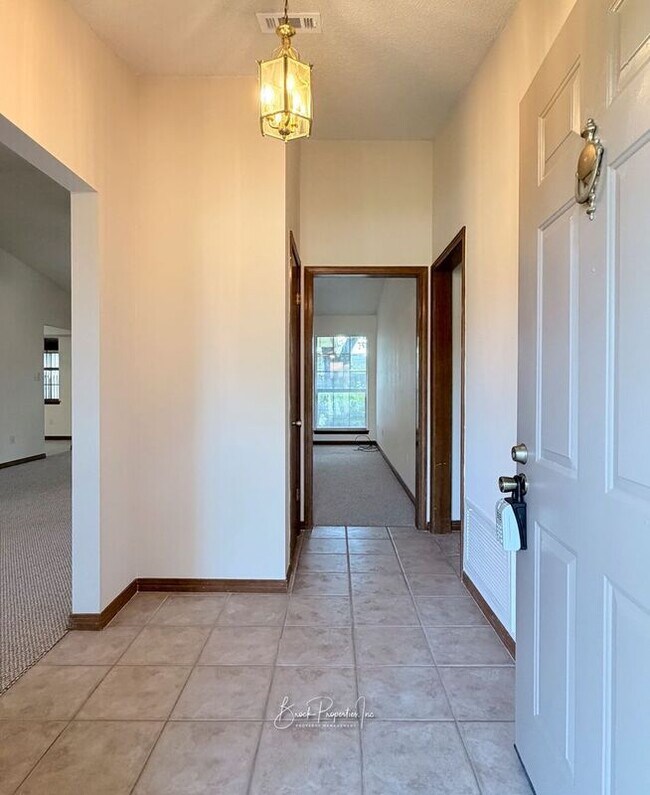 Building Photo - 325 S 73rd Ave