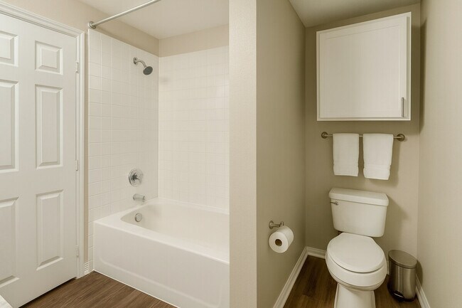 Building Photo - 6225 Saratoga Blvd