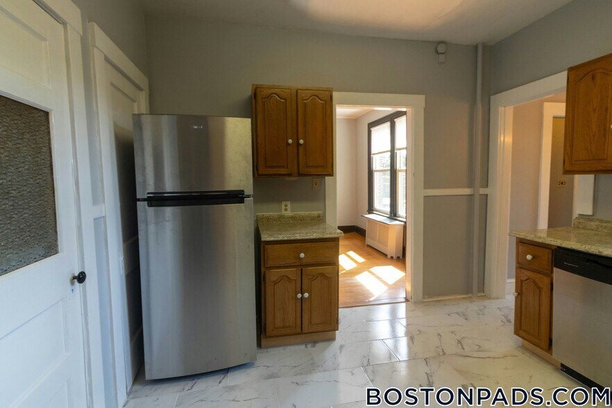 Building Photo - 24 Leamington Rd