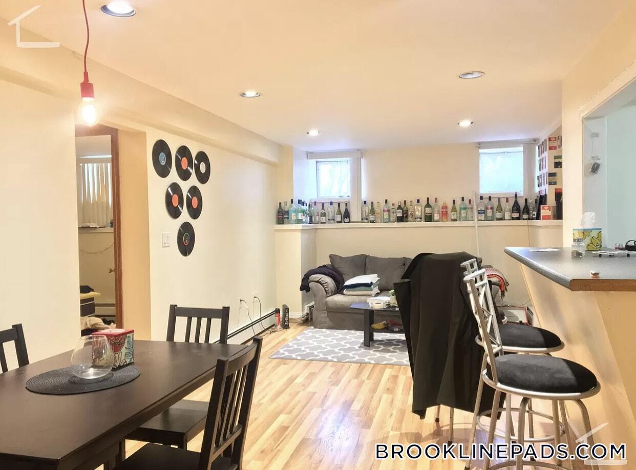 Building Photo - 94 Pleasant St