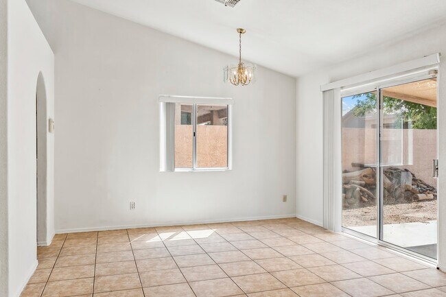 Primary Photo - 1934 Easy St