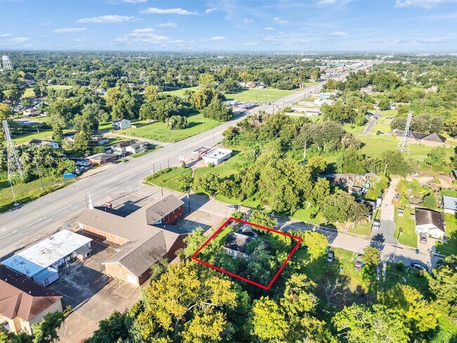 Building Photo - 326 S Bell Dr