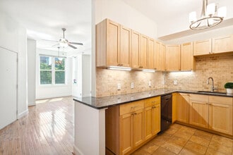 Building Photo - 724 5th ST NE