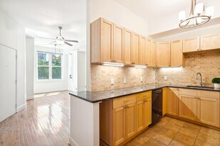 Building Photo - 724 5th St Ne