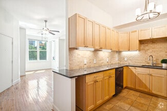 Building Photo - 724 5th St Ne