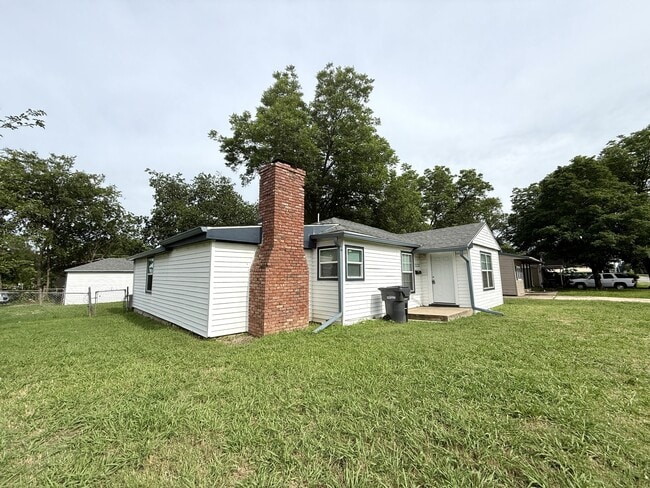 Building Photo - 1222 Hargrove St