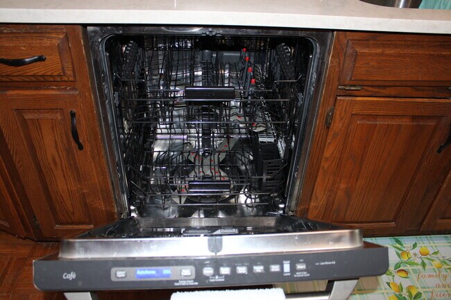 Dishwasher - 2115 Pineshore Ct