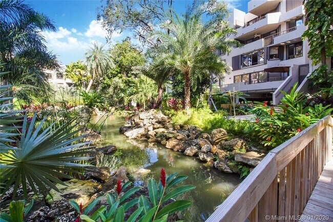 Building Photo - 121 Crandon Blvd