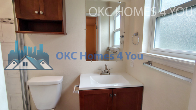 Building Photo - Live in Mustang and save $650 off the first full months rent!