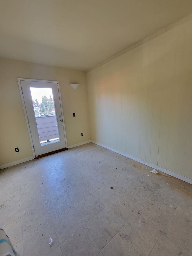 Building Photo - 4004