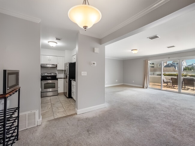 Building Photo - 92 Limewood Ave
