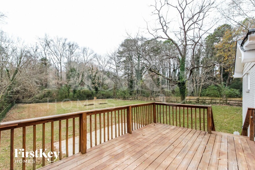 Building Photo - 3549 Tulip Dr