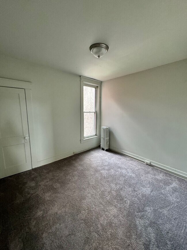 Building Photo - Rowhome for rent in Baltimore!
