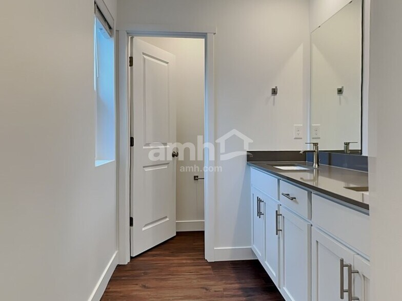 Building Photo - 8037 Dagny St SW