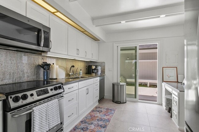 Building Photo - 33925 Faeroe Bay