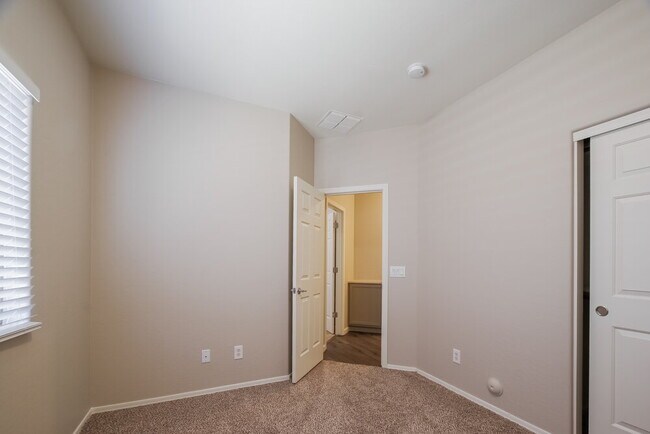 Building Photo - 2512 W Preserve Way