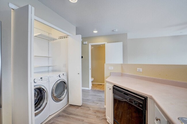 Building Photo - $ 2,295 - 3-Bed, 3-Bath Townhome with Mode...