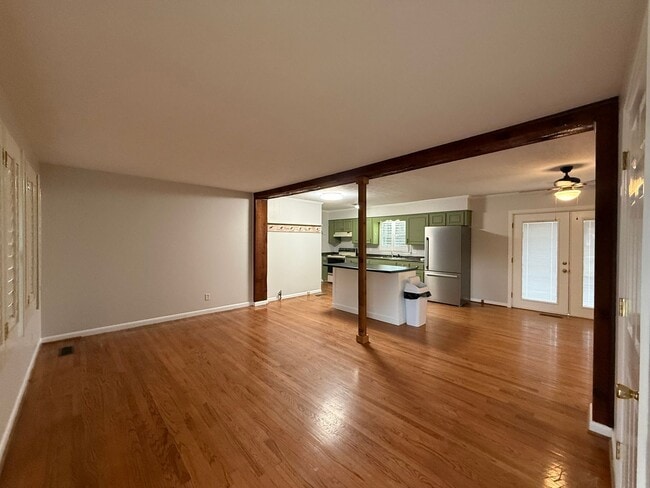 Building Photo - 2118 Glen Davis Rd