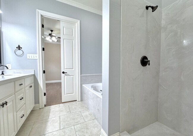 Building Photo - 3 Bed, 2 Bath Home in Pelican Point – Spac...