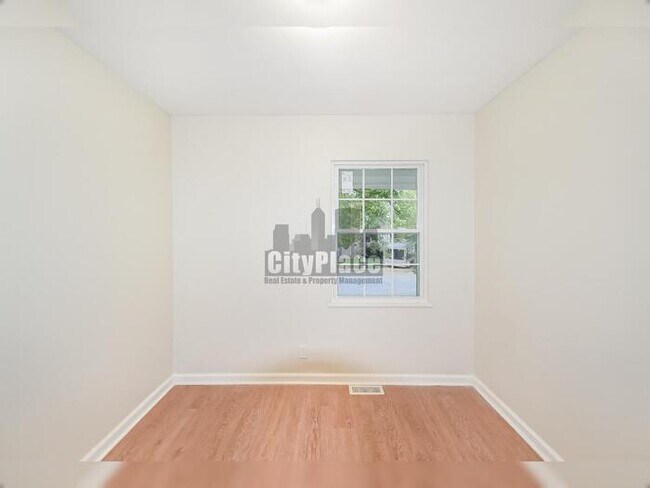 Building Photo - 3202 Macarthur Ln