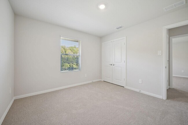 Building Photo - 608 Clover Crk Dr