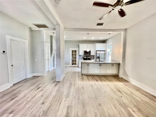 Building Photo - 111 W Amelia Ave