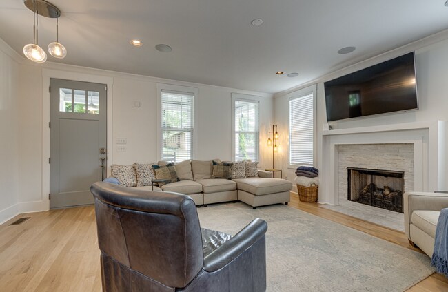 Building Photo - 2405 Chapel Ave