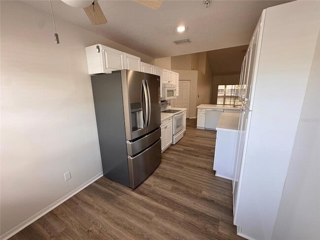 Building Photo - 6629 Pineview Terrace