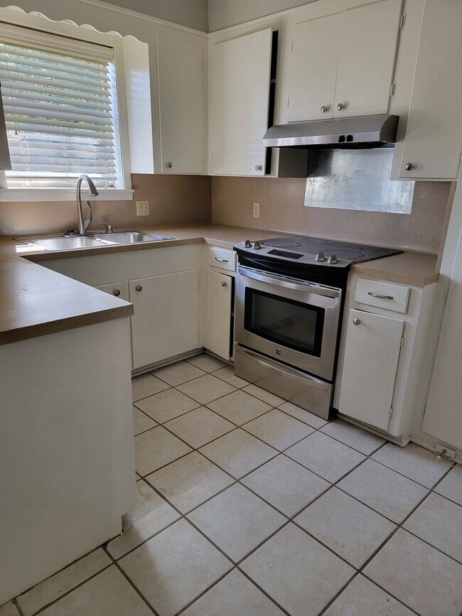Building Photo - 3 Bedroom 2 bathroom Bossier City