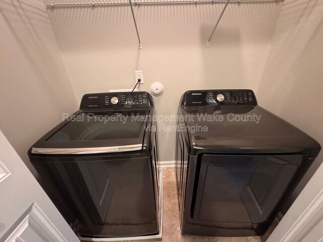 Building Photo - 330 Carthage Ct